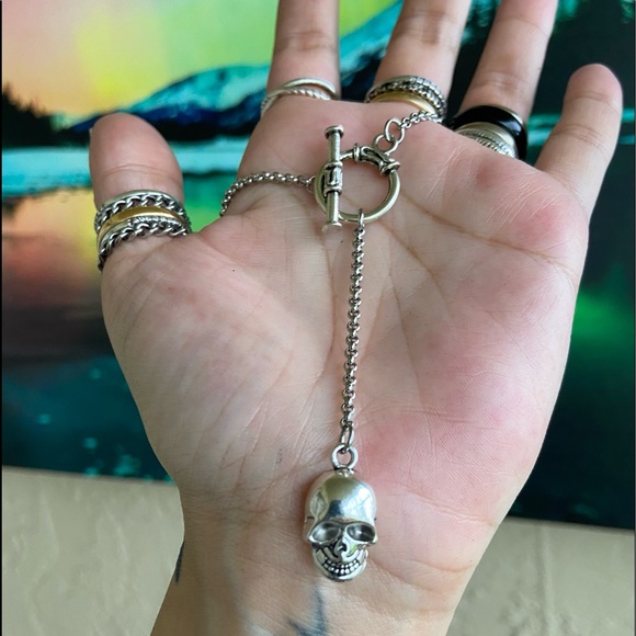 Skull silver necklace . Lariat Y shape toggle clasp & skull charm boho necklace - Picture 2 of 12